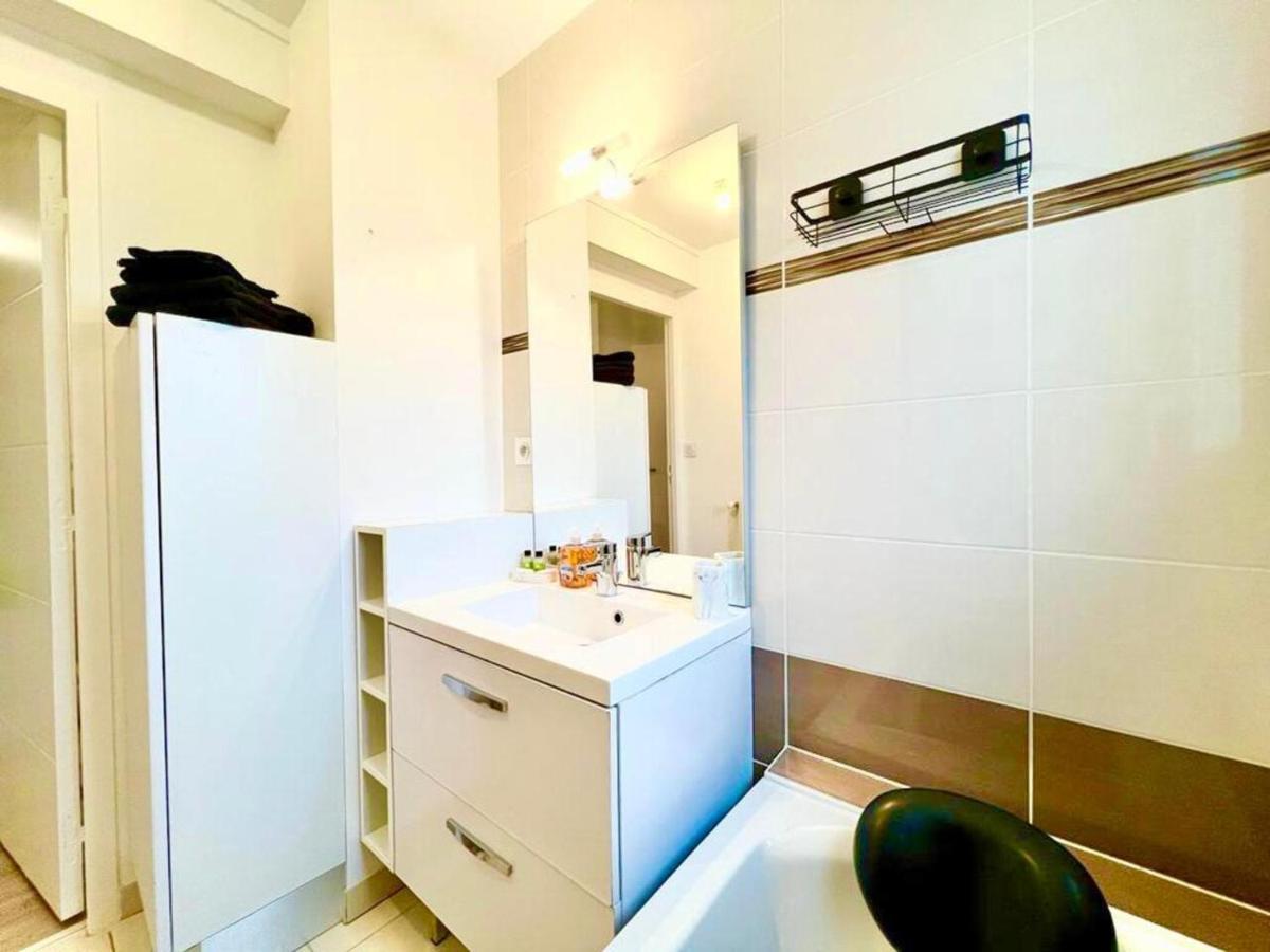 L'Atelier Chic - Wifi Fibre - Parking Privee - Balcon - Netflix Apartment Lanester Exterior photo