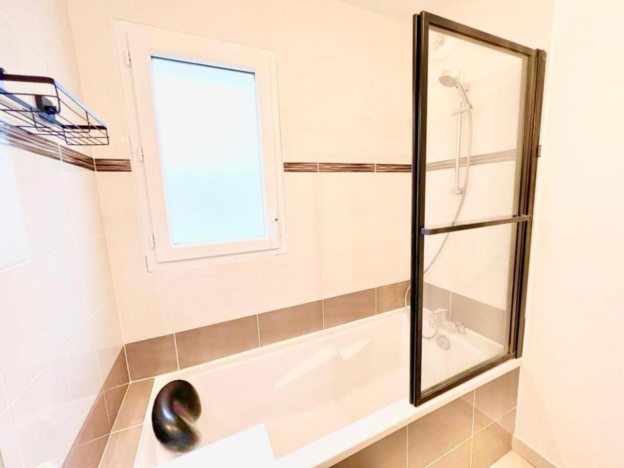 L'Atelier Chic - Wifi Fibre - Parking Privee - Balcon - Netflix Apartment Lanester Exterior photo