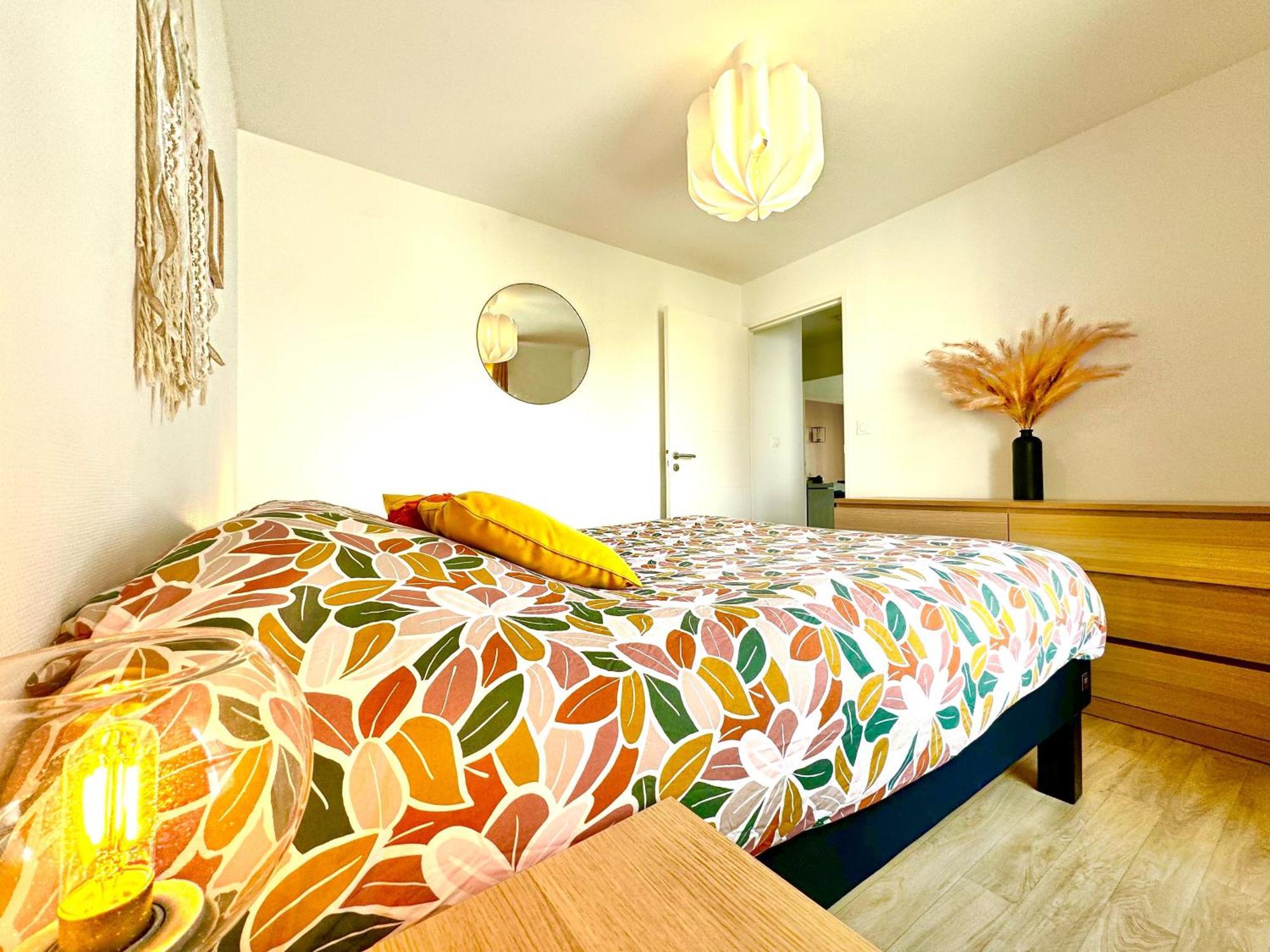 L'Atelier Chic - Wifi Fibre - Parking Privee - Balcon - Netflix Apartment Lanester Exterior photo